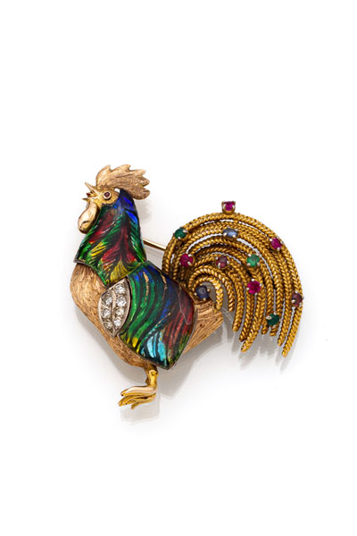 <b>A COCK SHAPED ENAMELLED AND STONE SET BROOCH</b>