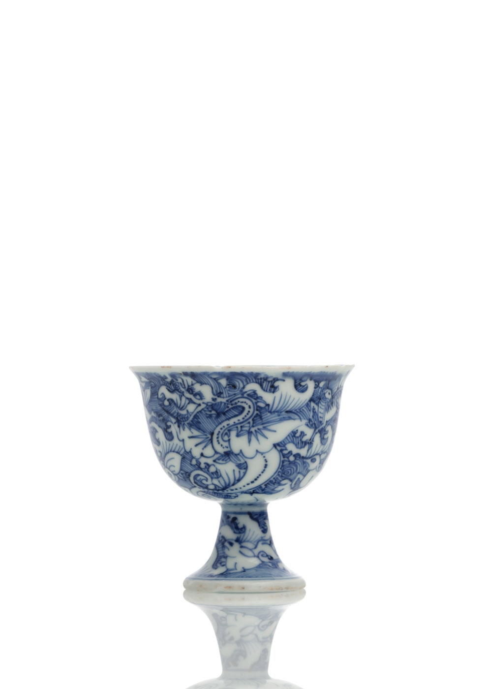 <b>A RARE BLUE AND WHITE STEM CUP</b>