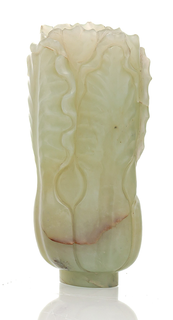 <b>A WELL CARVED CABBAGE-SHAPED LIGHT GREEN JADE VASE</b>