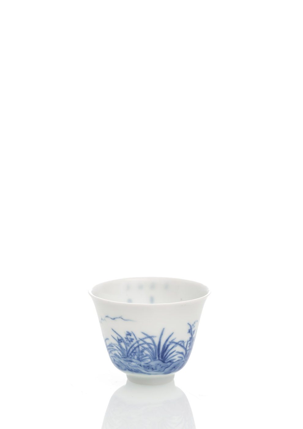 <b>A FINE BLUE AND WHITE MONTH CUP</b>