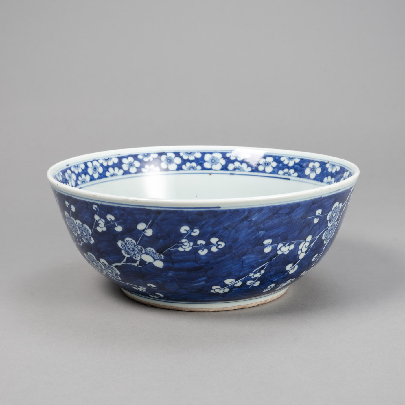 <b>A LARGE UNDERGLAZE BLUE PORCELAIN BOWL DEPICTING FLOWERING PLUMS</b>