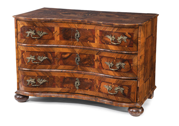 <b>A GERMAN BAROQUE BRASS MOUNTED WALNUT AND PLUMWOOD MARQUETRIED COMMODE</b>