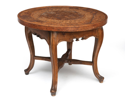 <b>A WOODEN TABLE WITH MARQUETRY DECORATION</b>