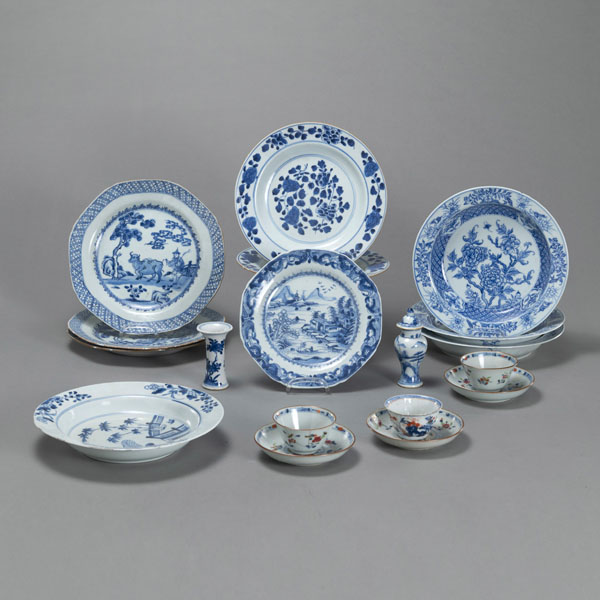 <b>A GROUP OF EXPORT POARCELAINS: TEN UNDERGLAZE BLUE DISHES, THREE CUPS WITH SAUCER, TWO MINIATURE VASES</b>