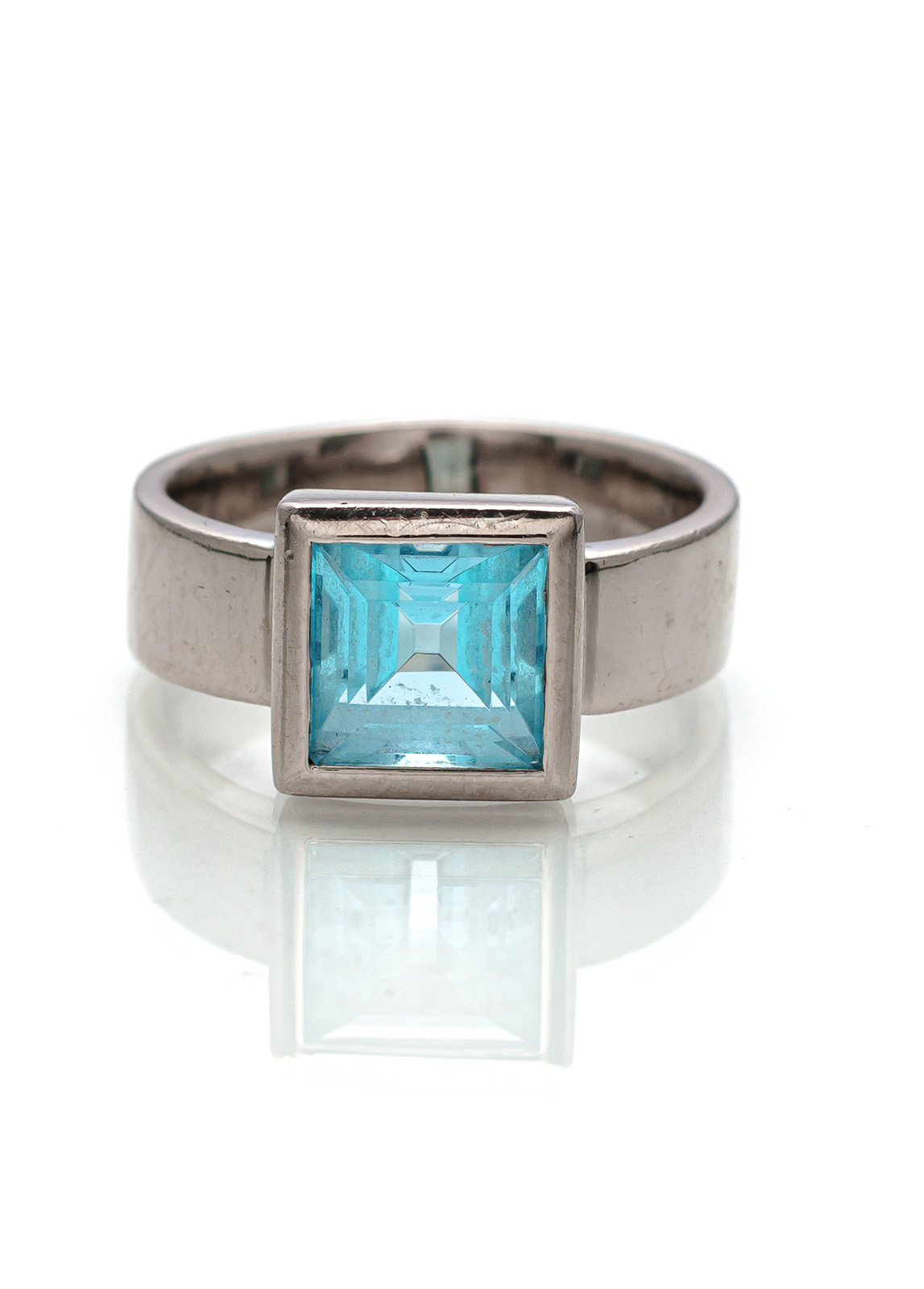 <b>A TOPAZ RING</b>