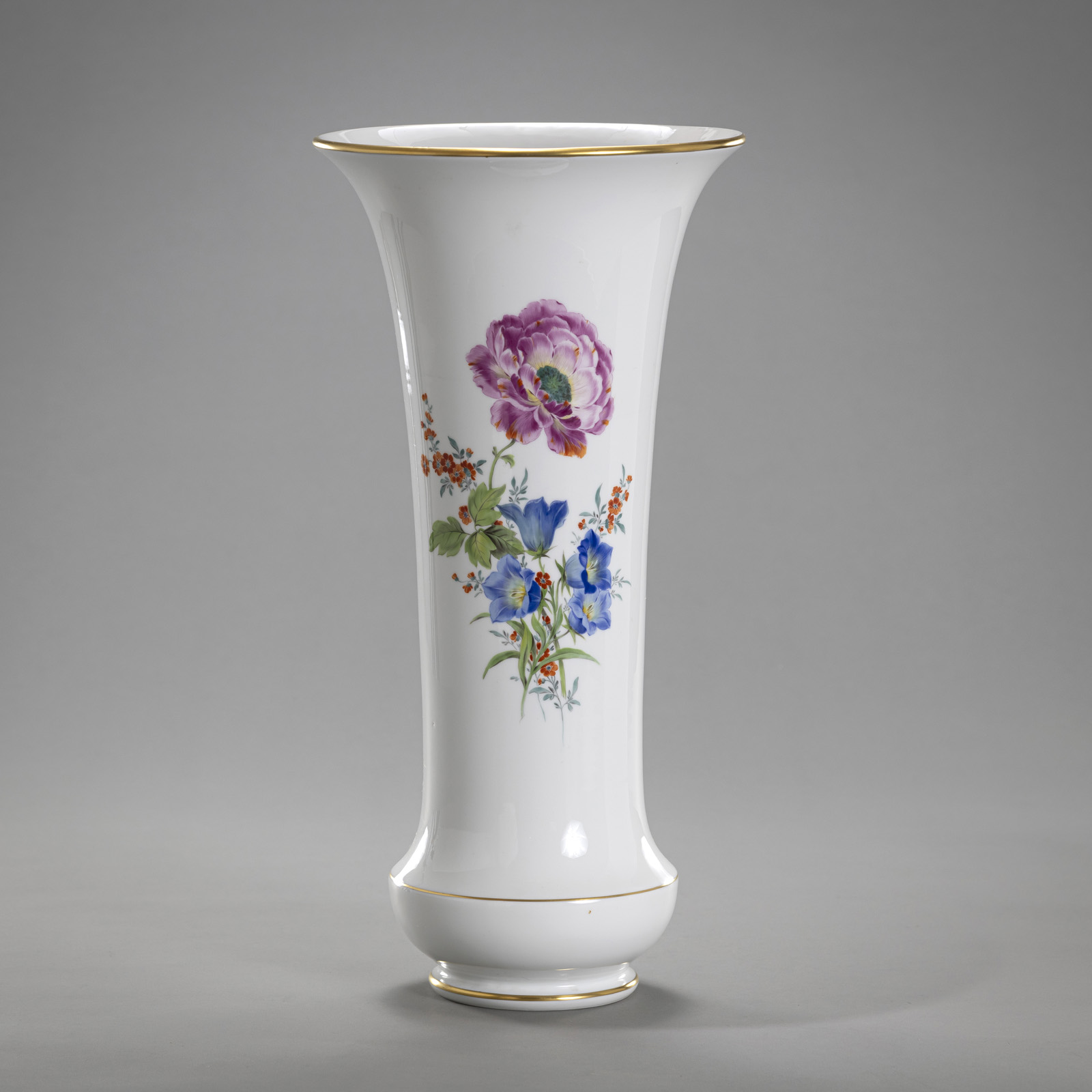 <b>A LARGE MEISSEN FLORAL TOOLED VASE</b>