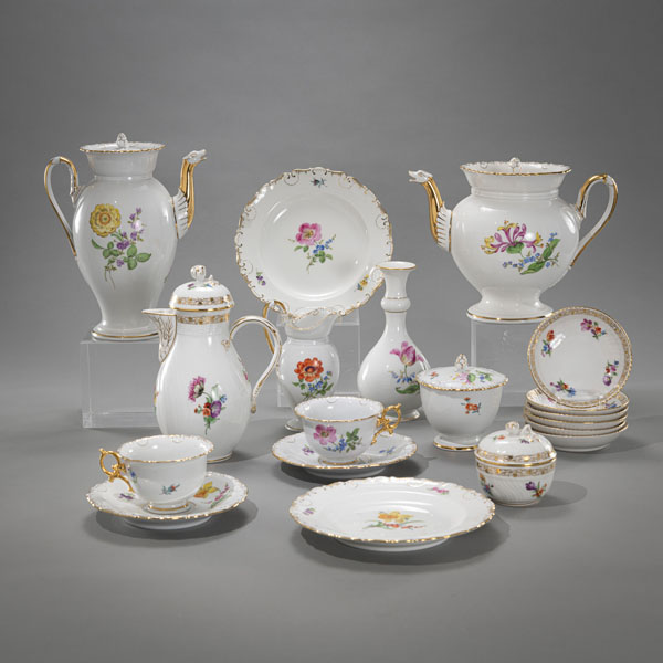 <b>A MEISSEN TETE-A-TETE AND A SMALL VASE</b>