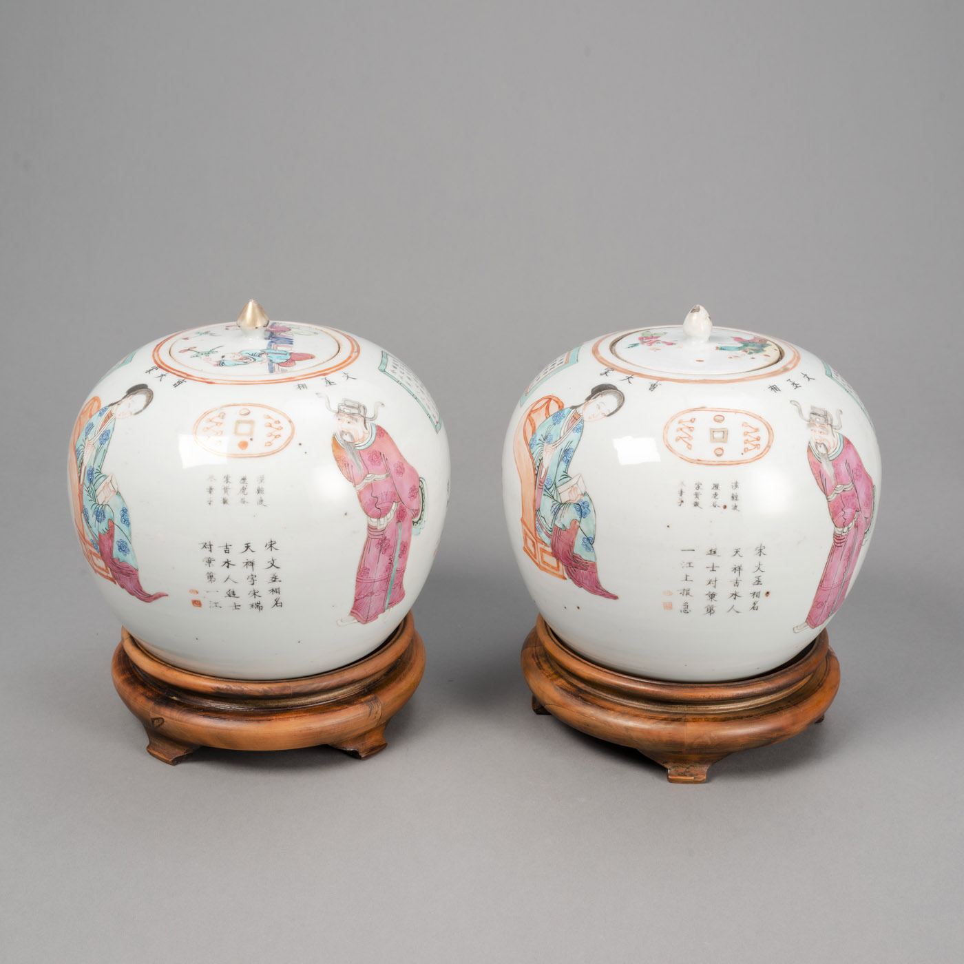 <b>A PAIR OF 'FAMILLE ROSE' 'WU SHUANG PU' VASES WITH COVERS</b>