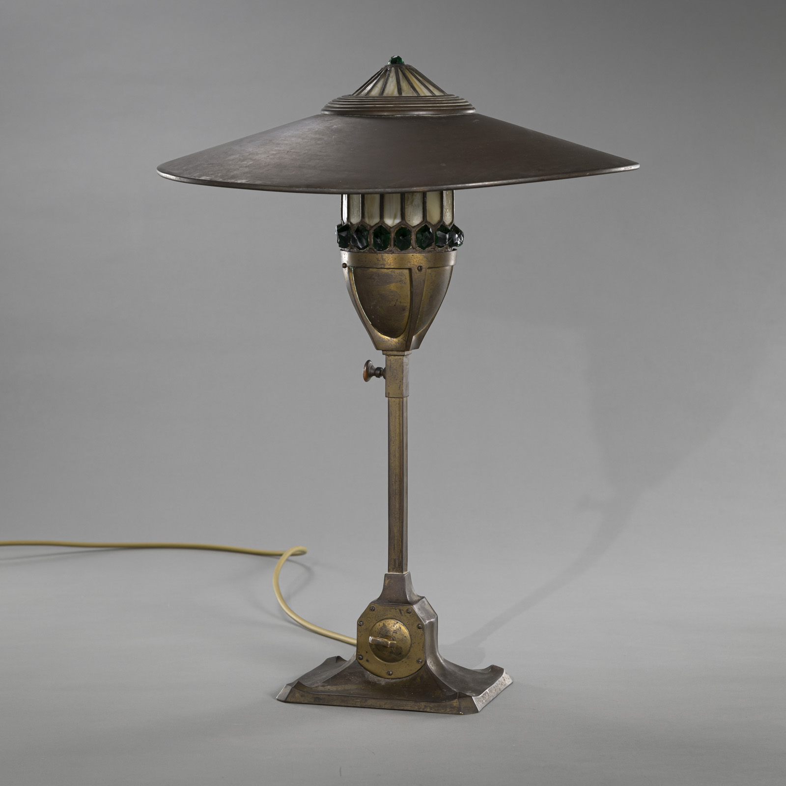 <b>AN ART DECO TABLE LAMP</b>