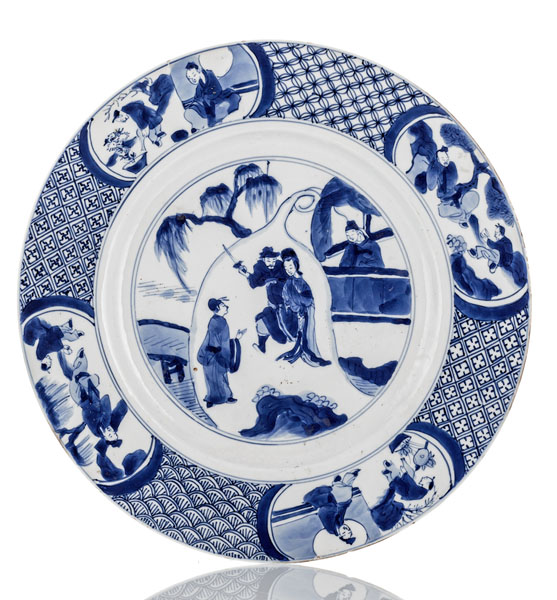 <b>A BLUE AND WHITE PORCELAIN DISH WITH A ROMAN SCENE</b>