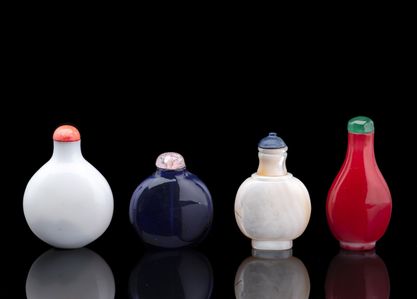 <b>A GROUP OF THREE MONOCHROME GLASS SNUFFBOTTLES AND A MOTHER-OF-PEARL SNUFFBOTTLE</b>