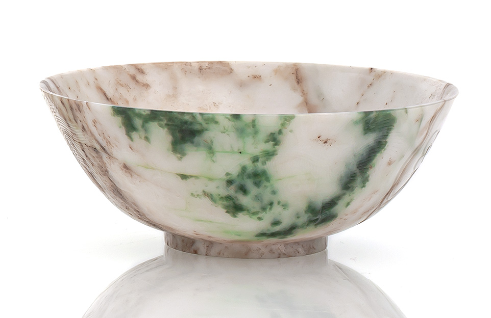 <b>A CARVED JADE BOWL WITH BUDDHIST LIONS</b>