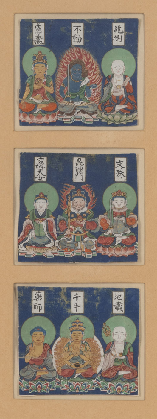 <b>Drei feine Miniaturmalereien, jeweils mit einer Dreier-Gruppe von Buddhistischen Gottheiten und Benennungen</b>
