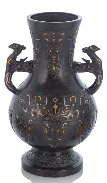 <b>Fein in Gold- und Silber tauschierte Vase aus Bronze in 'hu'-Form</b>