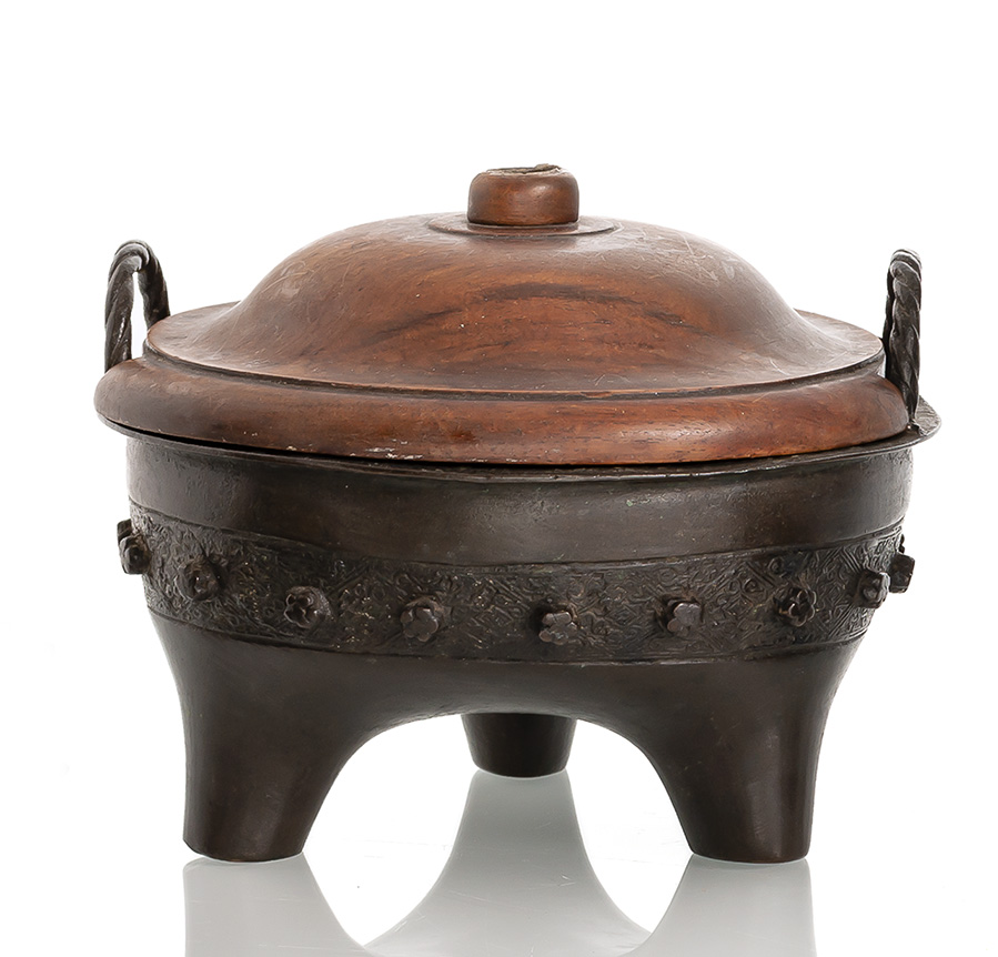 <b>A BRONZE TRIPOD CENSER IN ARCHAIC STYLE</b>