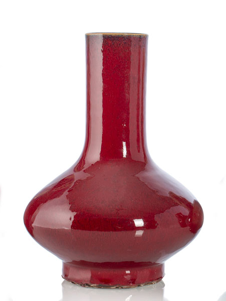 <b>AN OXBLOOD-GLAZED BOTTLE VASE</b>