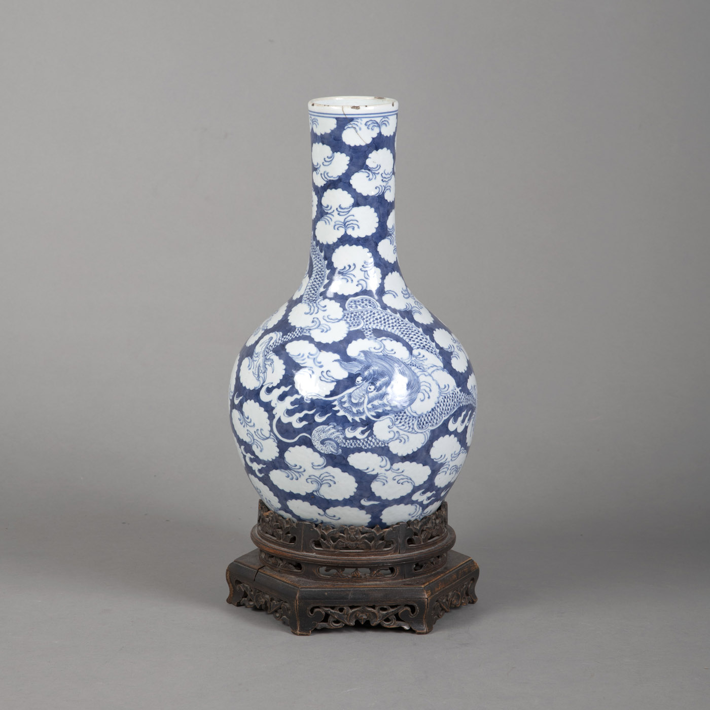 <b>A BLUE AND WHITE 'DRAGON AMIDST CLOUDS' PORCELAIN VASE</b>