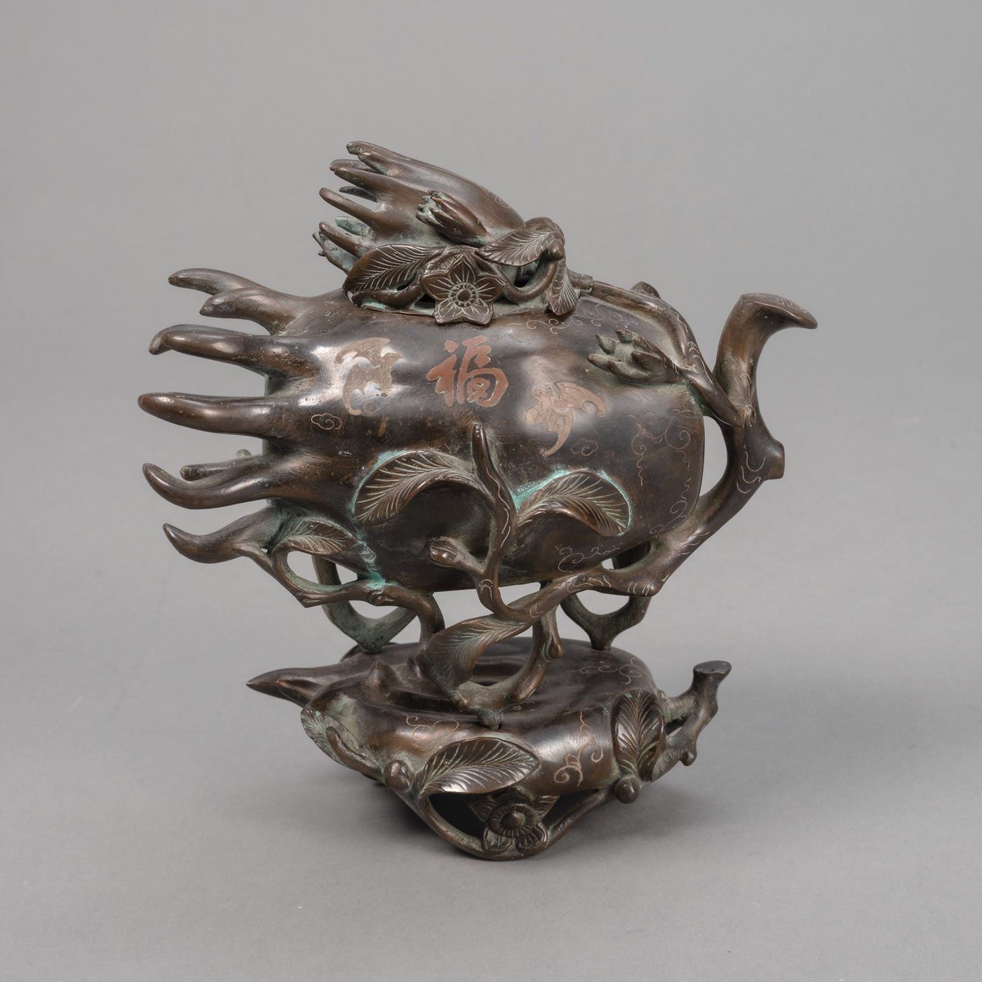 <b>Weihrauchbrenner aus Bronze in Form einer Buddha-Hand-Zitrone mit eingelegtem Fledermausdekor</b>