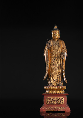 <b>A GILT- , BLACK- AND RED-LACQUERED WOOD FIGURE OF A BODHISATTVA</b>