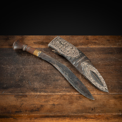 <b>A 'KUKRI' IN METAL-FITTED LEATHER SHEATH</b>