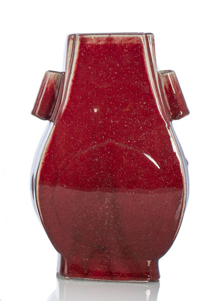 <b>'Hu'-förmige Vase mit Ochsenblutglasur und seitlichen Handhaben</b>