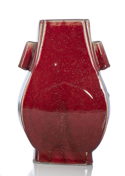 <b>A 'HU'-SHAPED OXBLOOD-GLAZED PORCELAIN VASE</b>