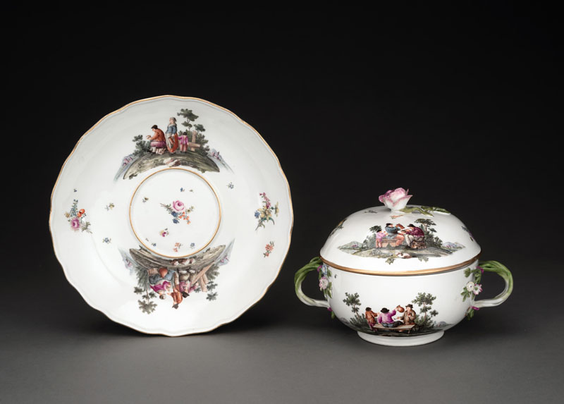 <b>A MEISSEN TUREEN, COVER AND DISH WITH 