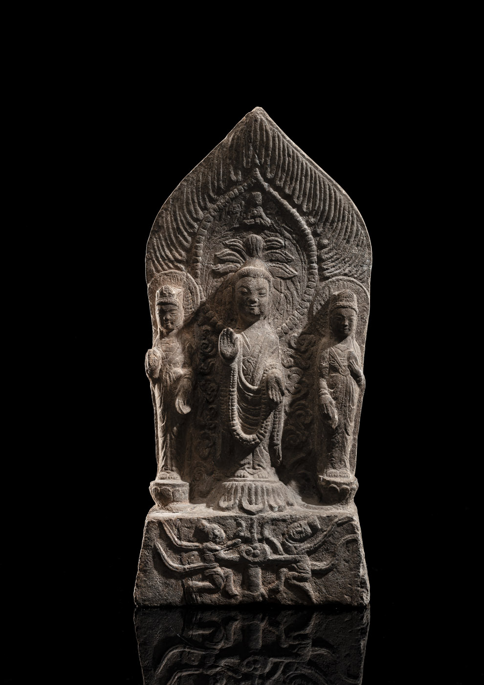 <b>Seltene Stele des Buddha Shakyamuni aus Kalkstein</b>