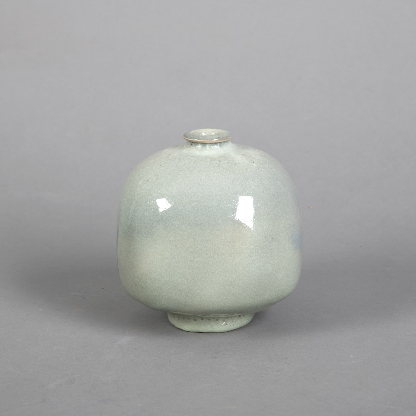 <b>A SPHERICAL PORCELAIN VASE, COVERED WITH A LIGHT CRACKLED CELADON GLAZE WITH PARTIAL BLUE EFFECT FROM THE WORKSHOP OF SIEGFRIED AND JUSCHA SCHNEIDER-GÖRING</b>