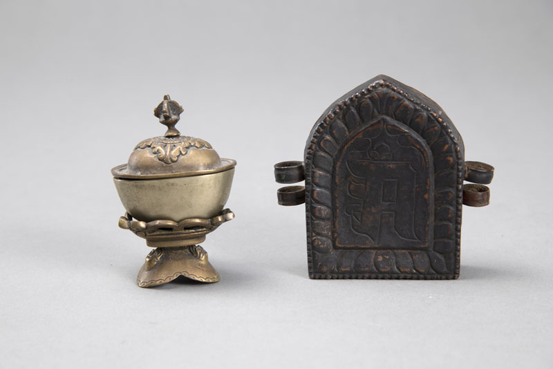 <b>Kleiner Gau und ein Miniatur-Kapala aus Kupfer bzw. Bronze</b>
