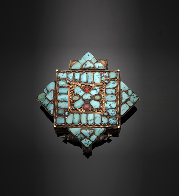 <b>A TURQUOISE INLAID LOW-ALLOY SILVER AMULET-BOX</b>