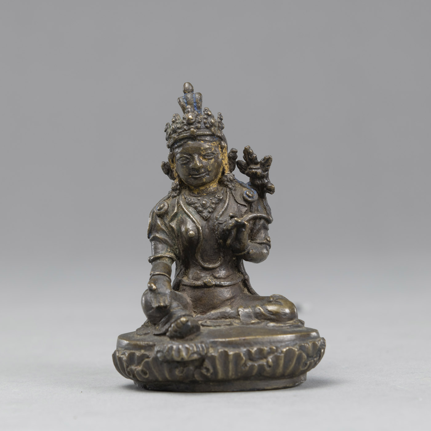 <b>A SMALL BRONZE SEATED GREEN TARA</b>