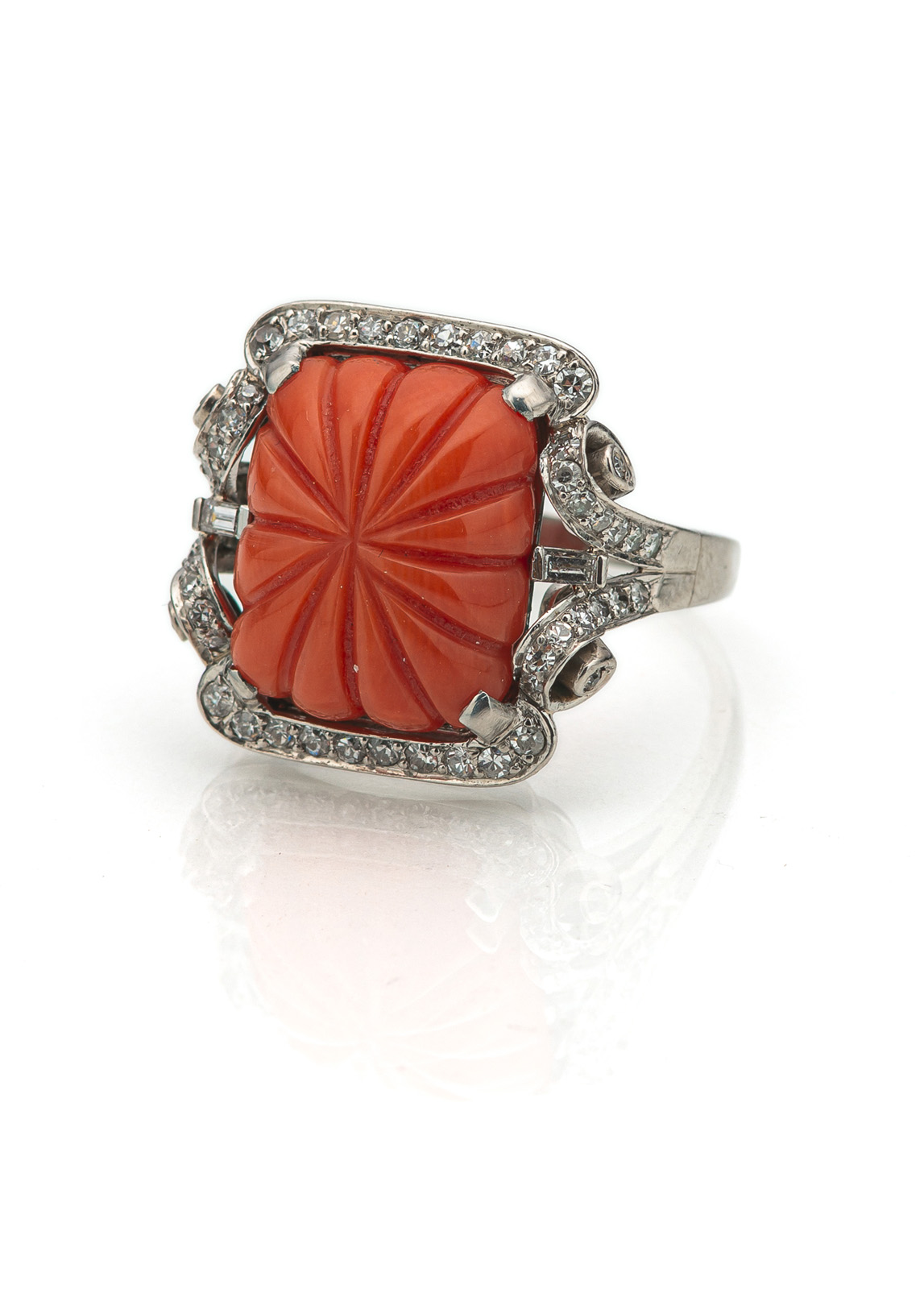 <b>A CORAL AND DIAMOND RING</b>