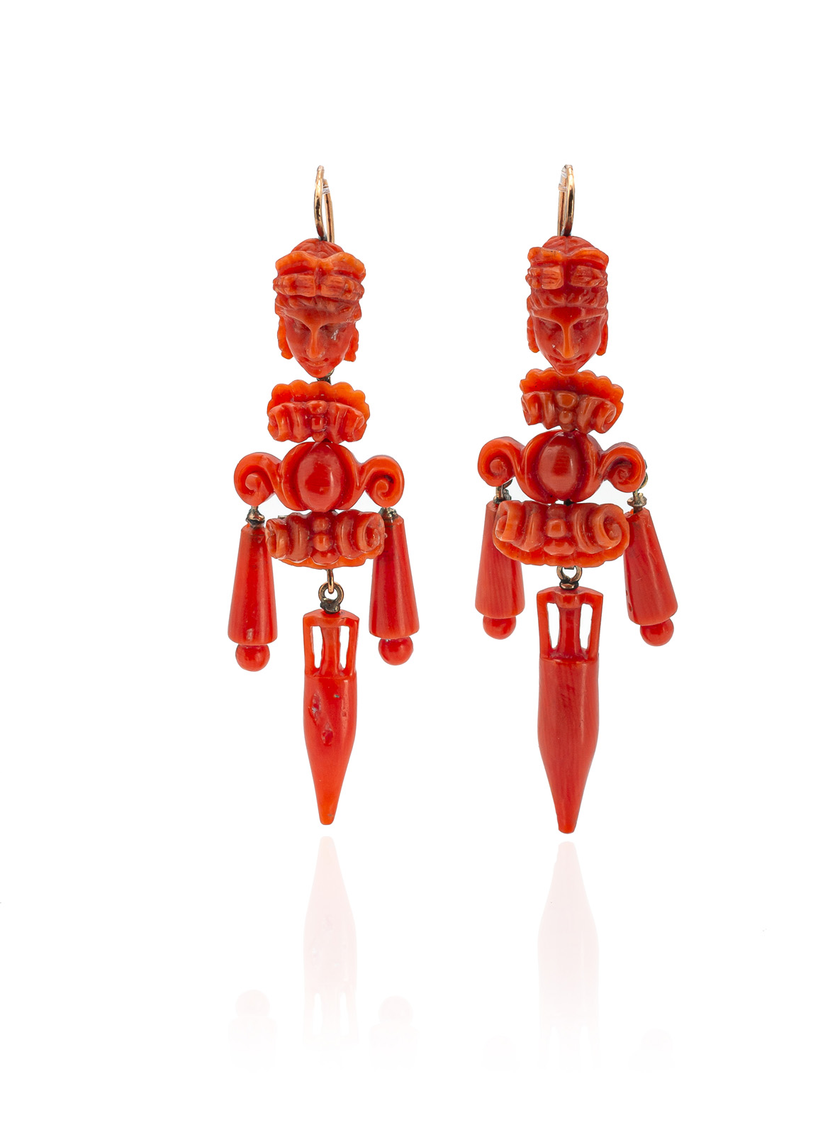<b>A PAIR OF CORAL EARRINGS IN SHAPE OF AMPHORAS AND WOMENS' HEADS</b>