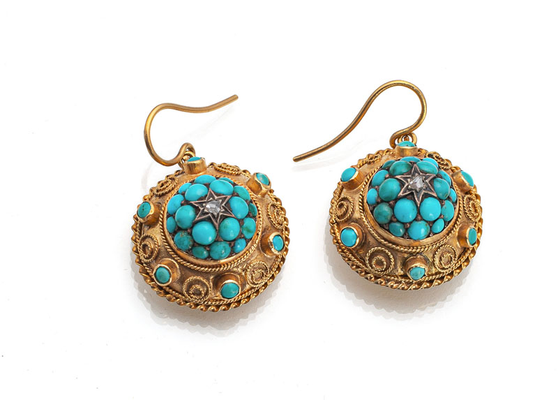 <b>A PAIR OF TURQUOISE SET EARRINGS</b>