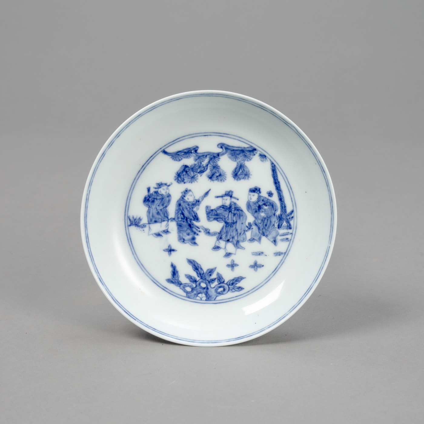 <b>A BLUE AND WHITE SCHOLARS PORCELAIN DISH</b>