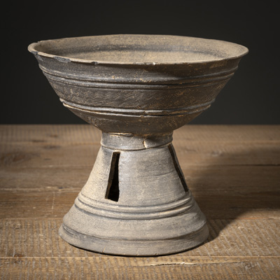 <b>A FOOTED STONEWARE BOWL WITH GEOMETRIC PATTERN</b>