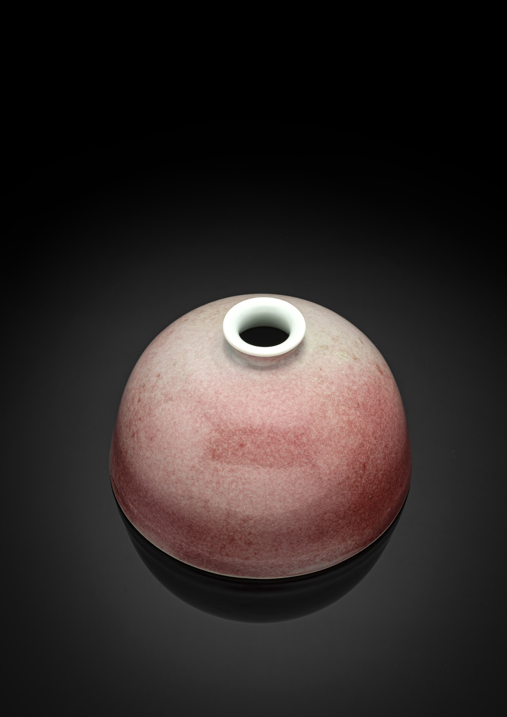 <b>A FINE PEACHBLOOM WATERPOT 'TAIBAI ZUN'</b>