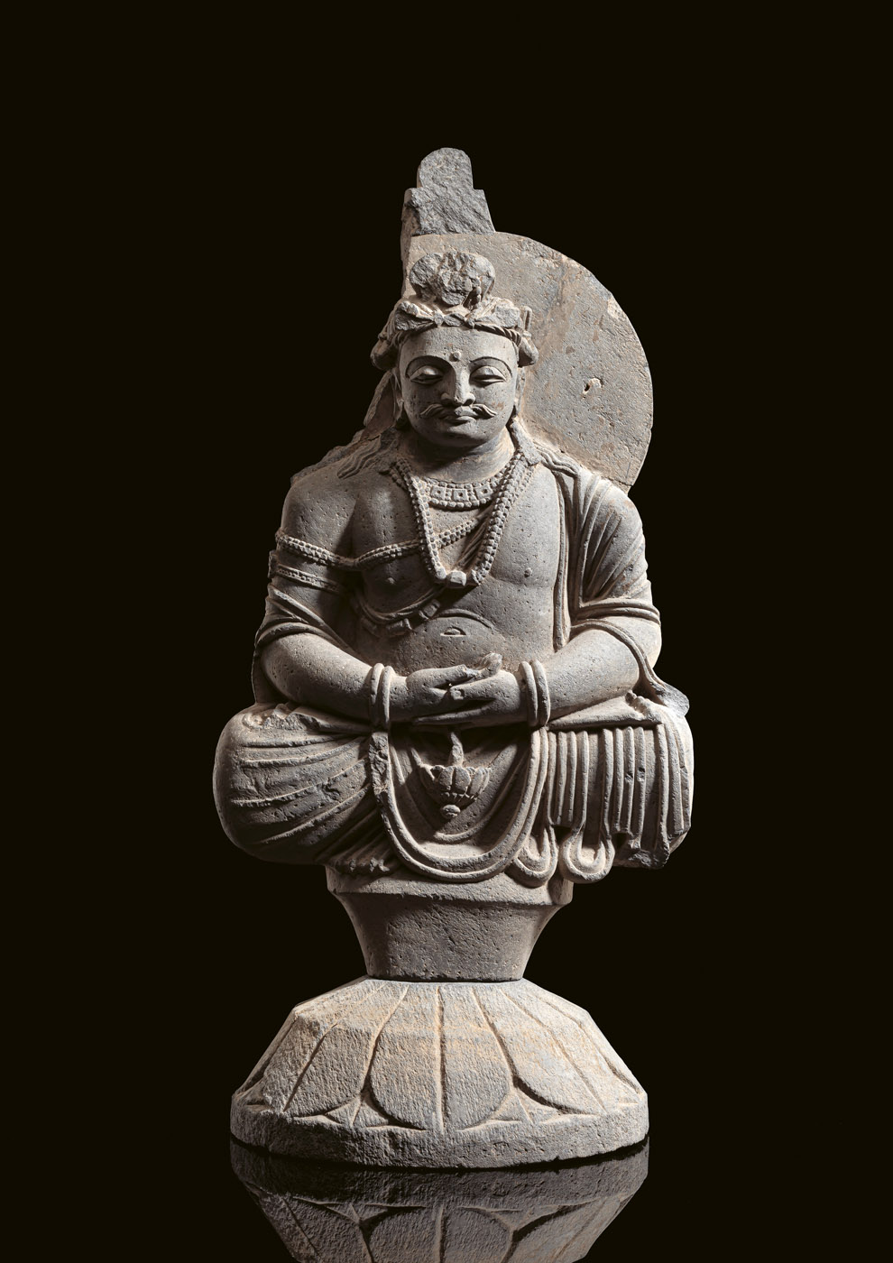<b>Feine Skulptur des Avalokiteshvara aus grauem Schiefer</b>