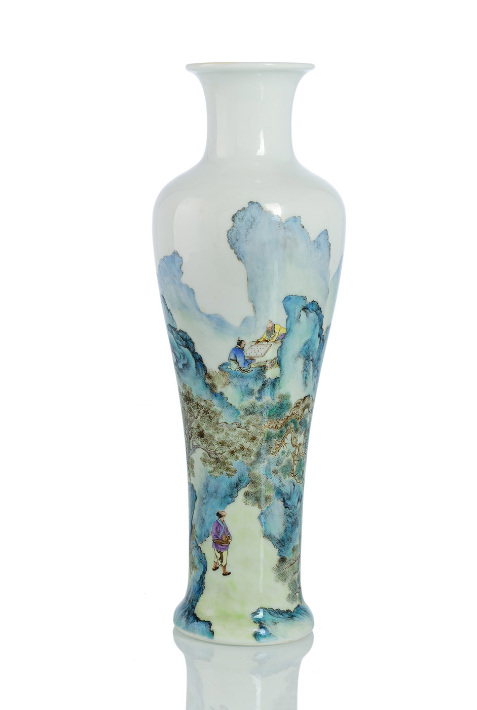 <b>Fein bemalte Vase aus Porzellan mit Go-Spielern und Diener in einer Berglandschaft</b>