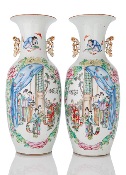 <b>A PAIR OF TWIN-HANDLED 'FAMILLE ROSE' LIU BEI, ANTIQUTITIES, AND LIU HAI PORCELAIN VASES</b>