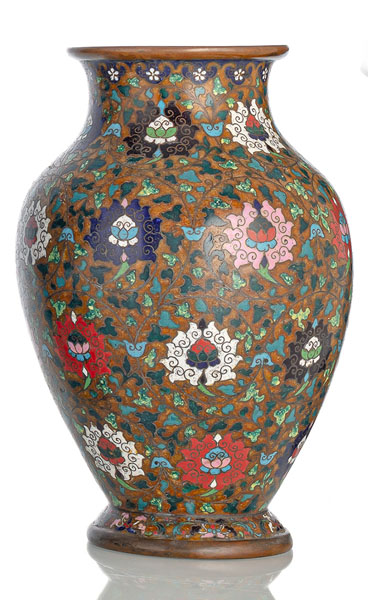 <b>Ungewöhnliche Cloisonné-Vase im Ming-Stil mit Lotus-Dekor</b>