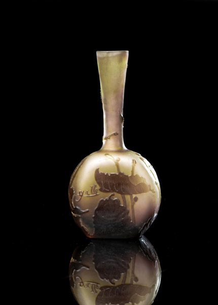 <b>AN EMILE GALLE FLORAL TOOLED GLASS VASE</b>