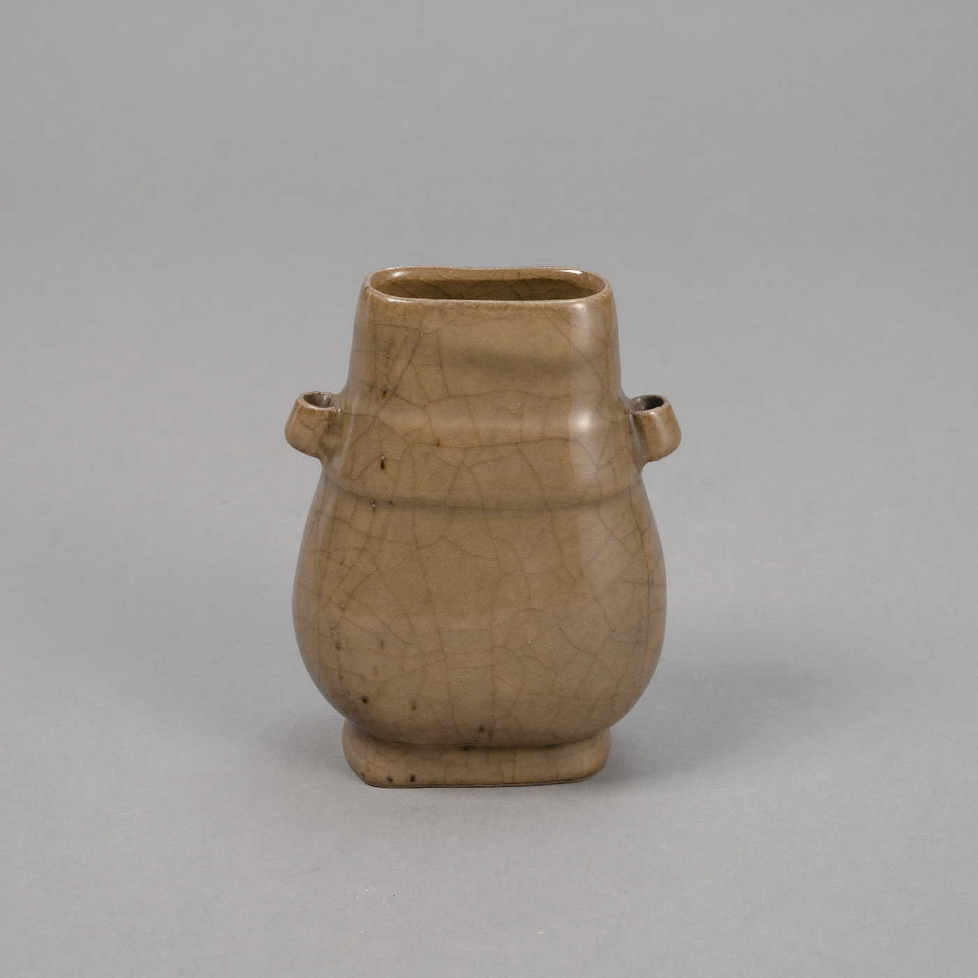 <b>Entfällt: Vase und Schale mit krakelierter Seladonglasur</b>