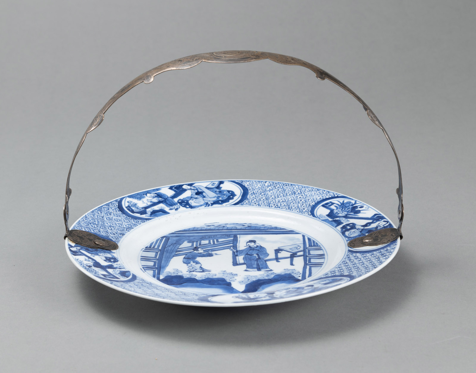 <b>A BLUE AND WHITE DISH WITH FIGURAL DECORATION AND A LATER MOUNTED EUROPEAN SILVER HANDLE</b>