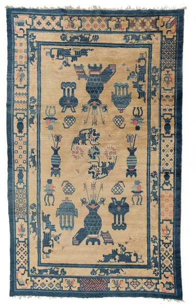 <b>A CARPET WITH DESIGN OF ANTIQUES</b>