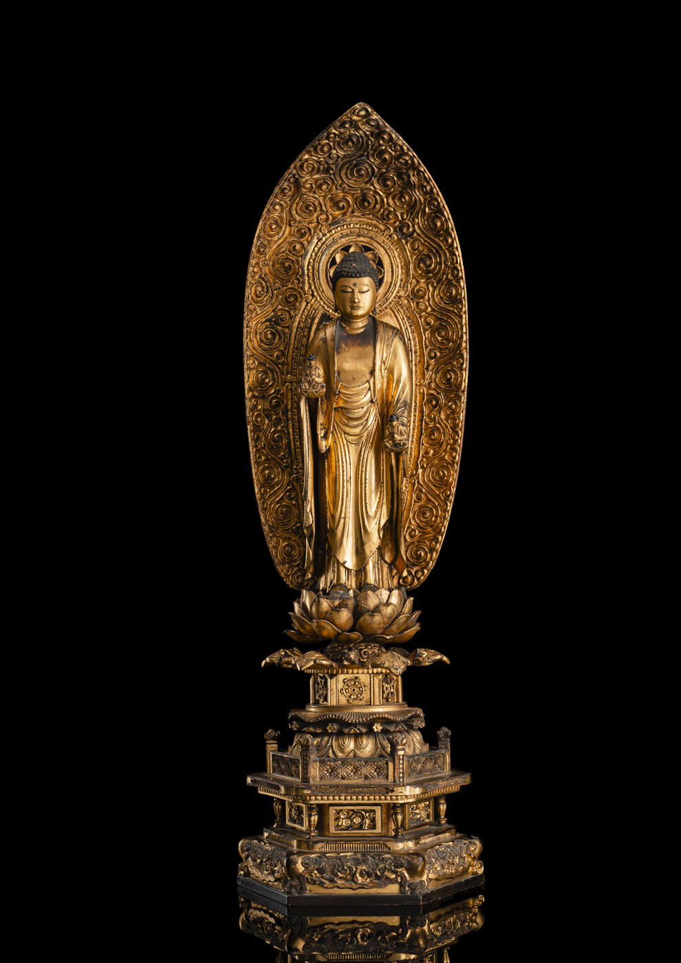 <b>Feine und große Figur des Amida Nyorai aus Holz mit Lackauflage und Vergoldung</b>