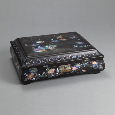 <b>A LACQUER AND INLAID PEACOCK BOX WITH SIX SMALLER LIDDED BOXES</b>