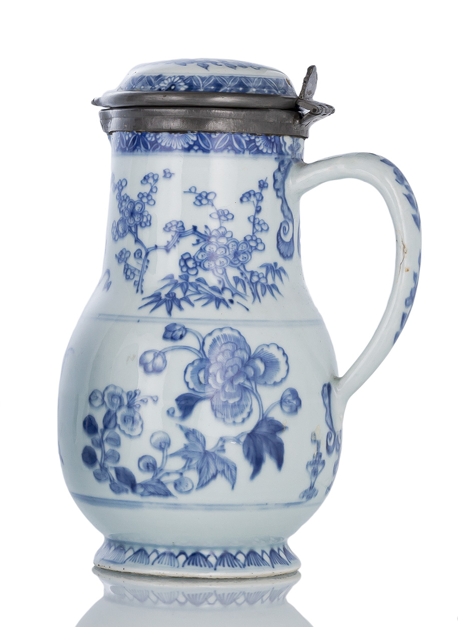 <b>A BLUE AND WHITE TIN-MOUNTED EWER AND COVER</b>
