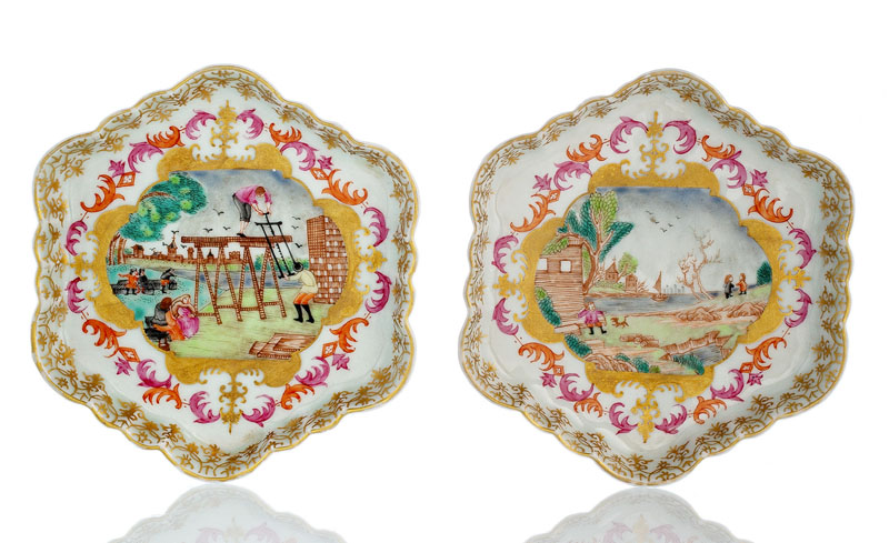 <b>A PAIR OF BLOSSOM-SHAPED FAMILLE ROSE EXPORT PORCELAIN DISHES WITH DUTCHMEN</b>
